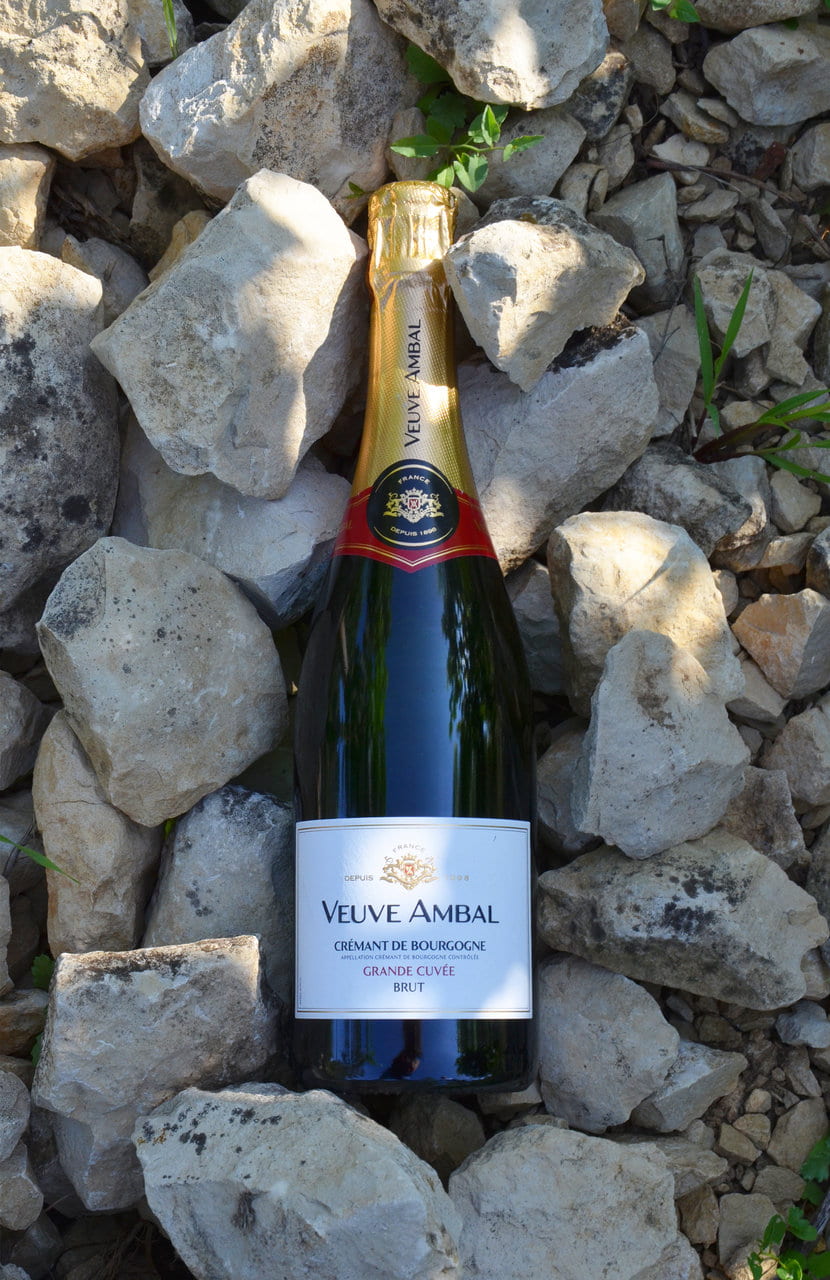 VEUVE AMBAL-Packshot-vignes.jpg